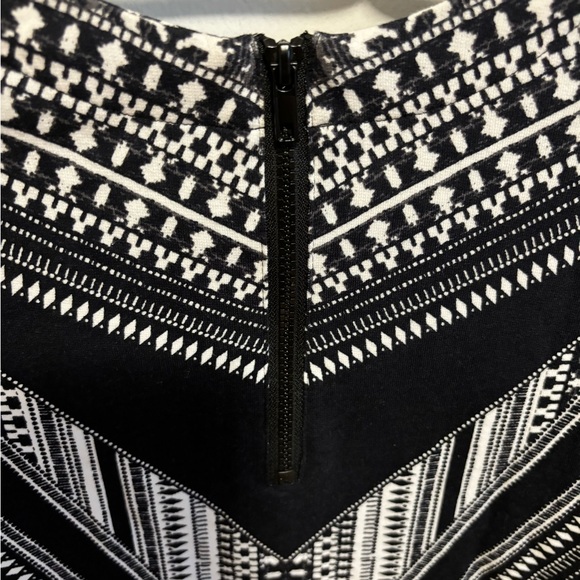 H&M Geometric bodycon crew neck dress - Picture 6 of 6